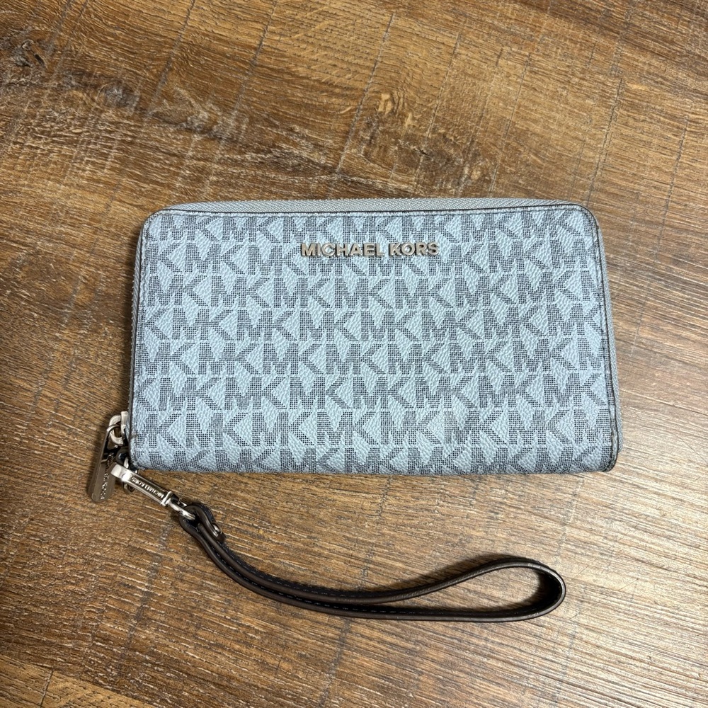 Michael Kors Monogram Pale Ocean Blue Wallet Wristlet - Picture 3 of 10